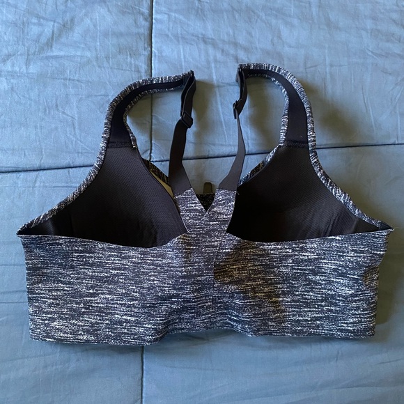 Victoria secret Sports Bra size 34c - Picture 2 of 5